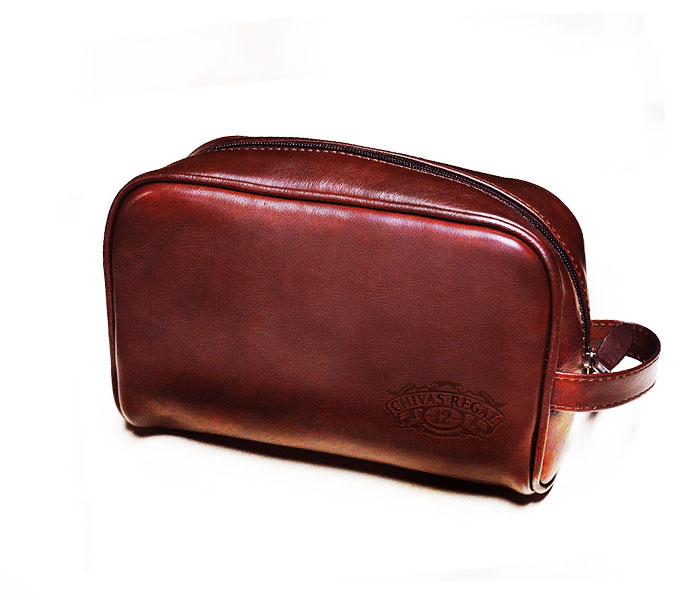 Necessaire confeccionado en cuero vacuno