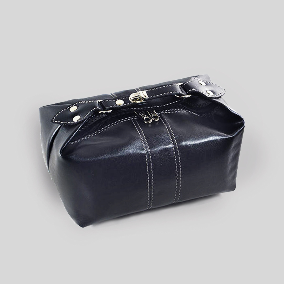 Necessaire confeccionado en cuero vacuno