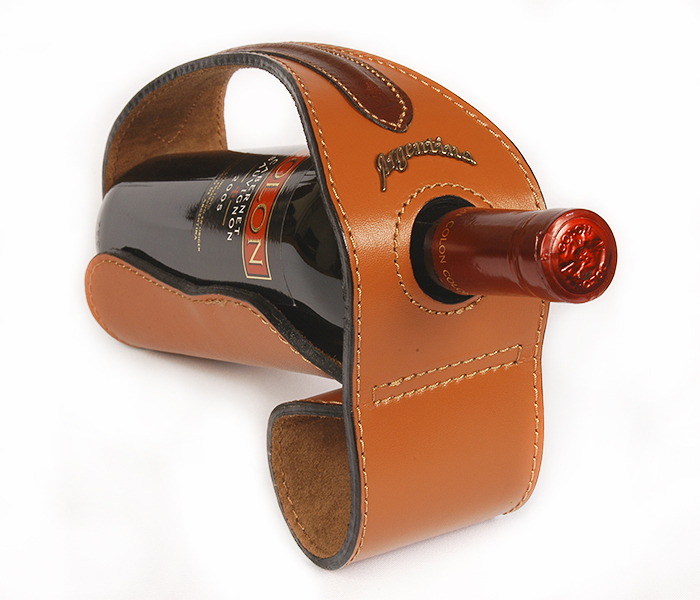 Servidor de vino en Cuero